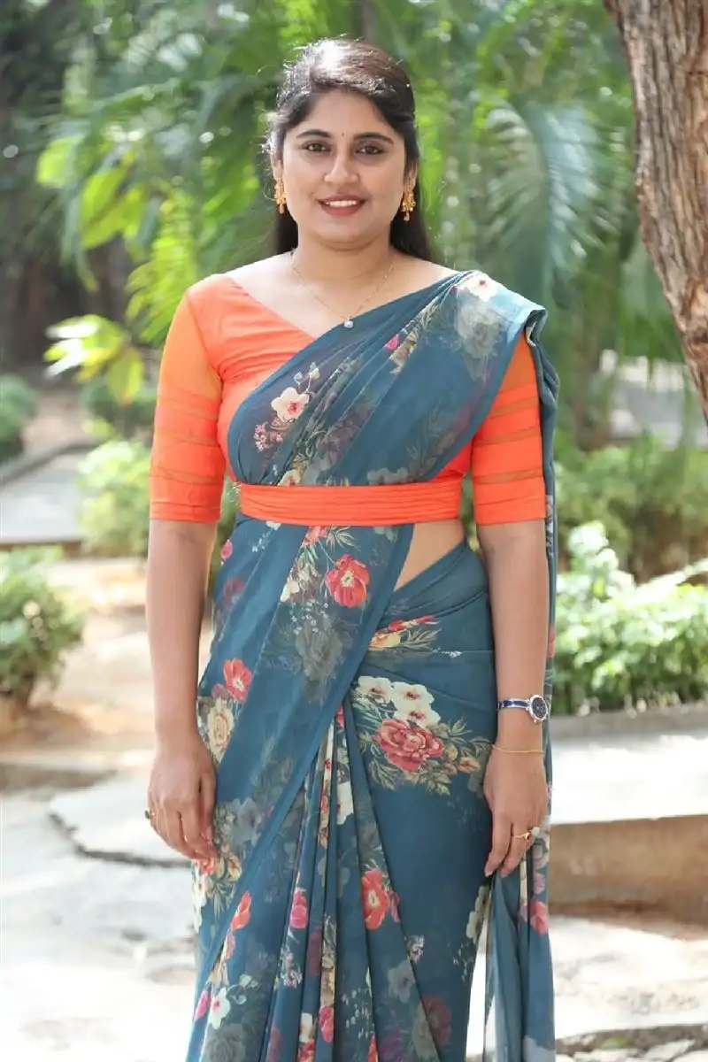 SONIA CHOWDARY STILLS IN SOUTH INDIAN BLUE SAREE 6